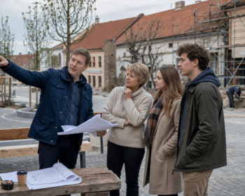 községközpont rehabilitáció: tervező és helyiek az új főtéren